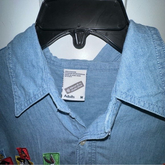 Vintage 1998 Warner Bros chambray shirt with Looney Tune Characters- medium - Picture 3 of 5